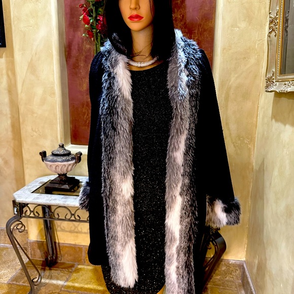 St John Collection Faux Fur Sweater - Picture 6 of 8